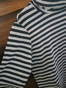 Full Sleeve Girls Sweatshirt Or T Shirt