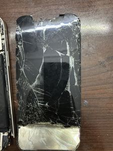 Broken iPhone - For Parts