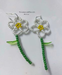 Whimsical Daisy Beaded Earrings