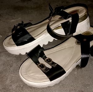Korean Footwear For Womens