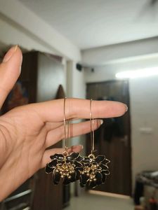 Flower Shape Beautiful Black Earrings