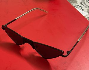 Trendy Black Cateye Sunglasses