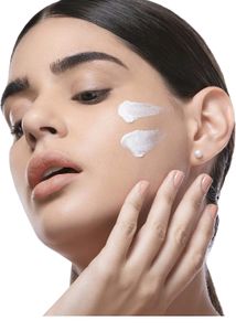 Myglamm GLOW Iridescent Brightening Moisturising Cream