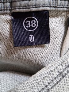 A Gray Coloured Skinny Capry.