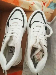 Layasa Women Sneakers In White Colour