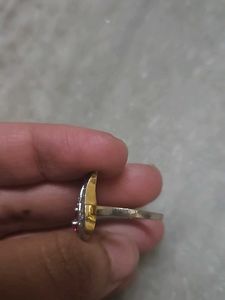 Stuning Ring With Red stone