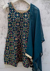 🌸Elegant Embroidered sharara Suit Set 🌸