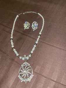 Elegant Pearl Necklace Set