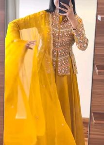 Discount ❣️☀️Yellow Beautiful Embroided Kurta Set