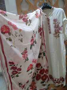 Elegant Floral Embroidered Salwar Kameez