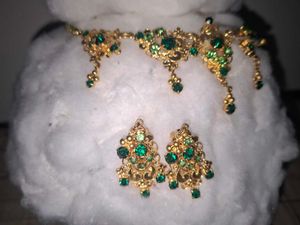“Necklace set with earrings, ring & saree pin