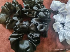 New Handmade 4 Black+4white Scrunchie Set