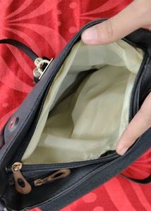 SHAMRIZ sling bag !!