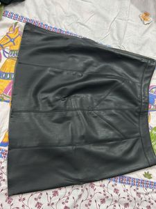 Chic Black Skirt
