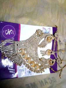Beautiful Jewellery Set A.D