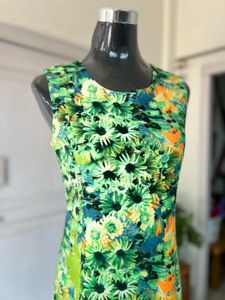 Floral sleeveless shift dress