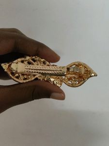 Hair Clip With Pearls And Stone