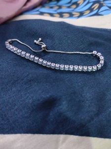 A New Versatile Tennis Bracelet