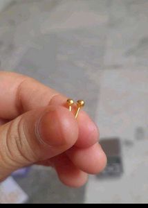18ct gold pretty Earstuds used or no return.