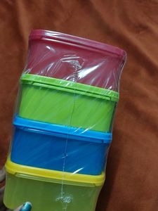 Set of 4 vibrant color container storage lunch box