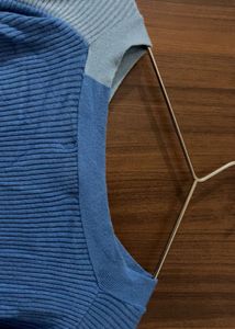 Colourblocked V-Neck Crop Top