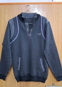 Stylish Checkered Pullover