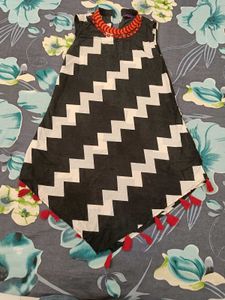 Black &amp; White Zigzag Sleeveless Kurti with Red Tas
