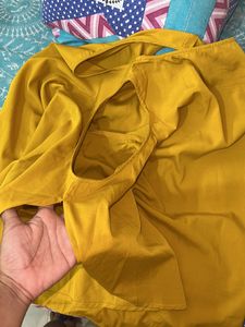 Harpa Shoulder Cut Out Top Size-XL