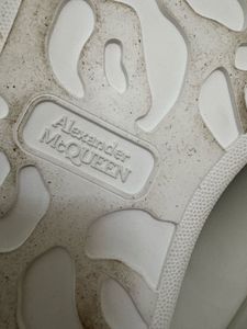 Brandnew Alexander McQueen