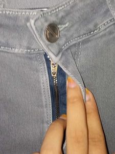 Gray Denim Jeans 👖Girls 30waist