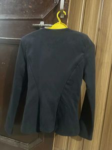 Stylish Black Zippered Jacket