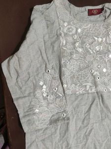 Embroidered Kurta &amp; Stretchable Leggings Set