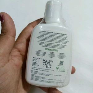 Clinikally HydraSoft Gentle Skin Cleanser