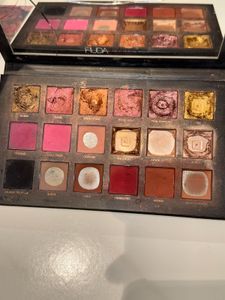 Original Huda Beauty Remastered Eyeshadow Palette