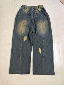 Distressed Wide Leg Jeans ( waist 28,30)