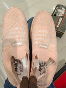 Women Casual Shoes but Lite dust