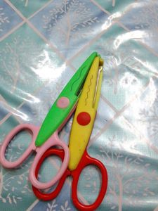 Design cutting paper scissor