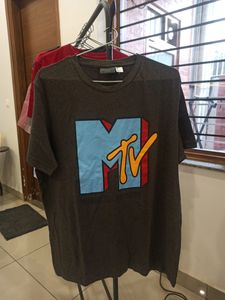 H&M Round Neck Tshirt 👕