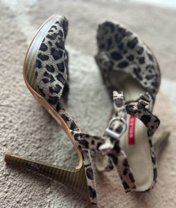 Awesome Animal Print Heels+Global Desi+Shift Dress