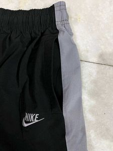 NIKE STRAIGHT FIT BLACK GREY TRACKPANTS L(32-34)