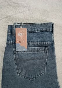 Mom Fit Jeans Never Worn With Tag