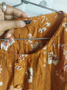 TOP FOR WOMEN (NEW without TAG)