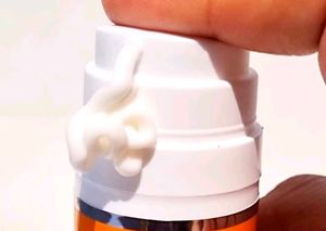 The Derma Co 1% Hyaluronic Sunscreen Oil-Free Gel