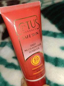 Lotus Herbals Safe Sun SPF 50