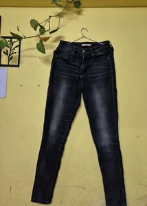 Levi's 721 High Rise Skinny Jeans -Size 28 (Black