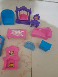 Barbie Playset With Dolls.