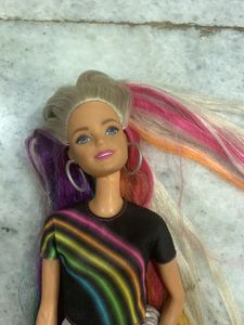 Barbie With Comb And Clips