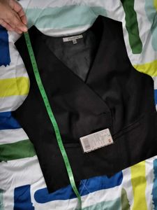 waist coat by pantaloons. Elegant Black Sleeveless