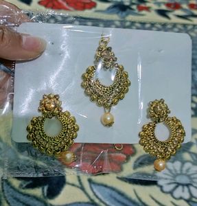 Beautiful Pair Of Earring With Tikka