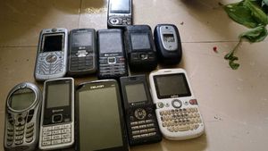 Vintage Cell Phone Lot
